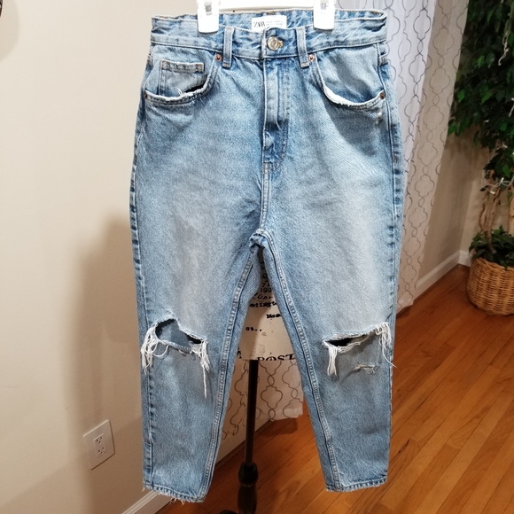 ZARA HI-RISE Distressed Jeans Color Light Blue Wash, SIZE 6.... - Picture 2 of 16